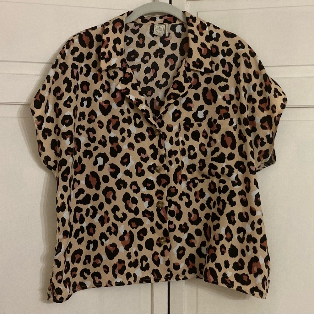 Paper Crane cheetah print button down T-shirt blouse size XL